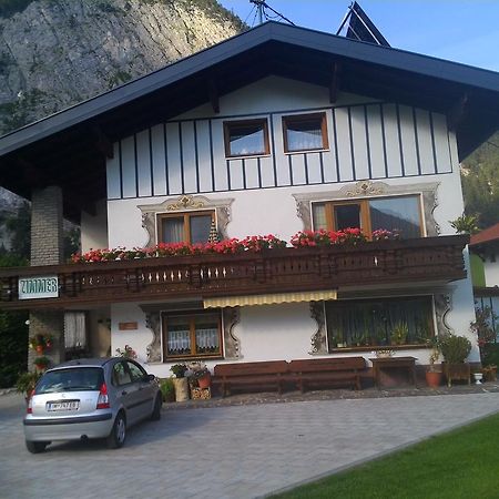 Haus Scholl Bed and Breakfast Nassereith Exteriör bild