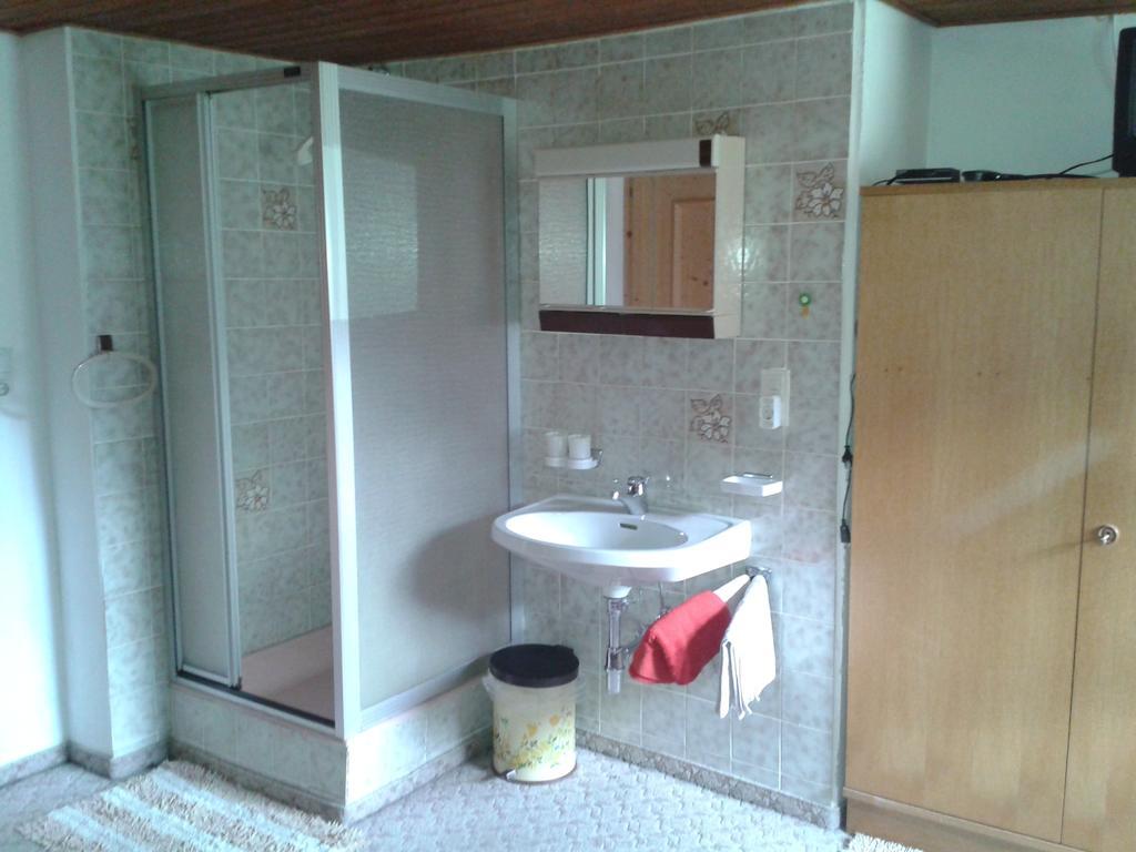 Haus Scholl Bed and Breakfast Nassereith Rum bild