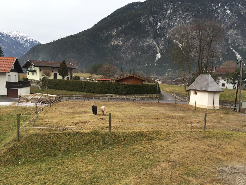 Haus Scholl Bed and Breakfast Nassereith Exteriör bild