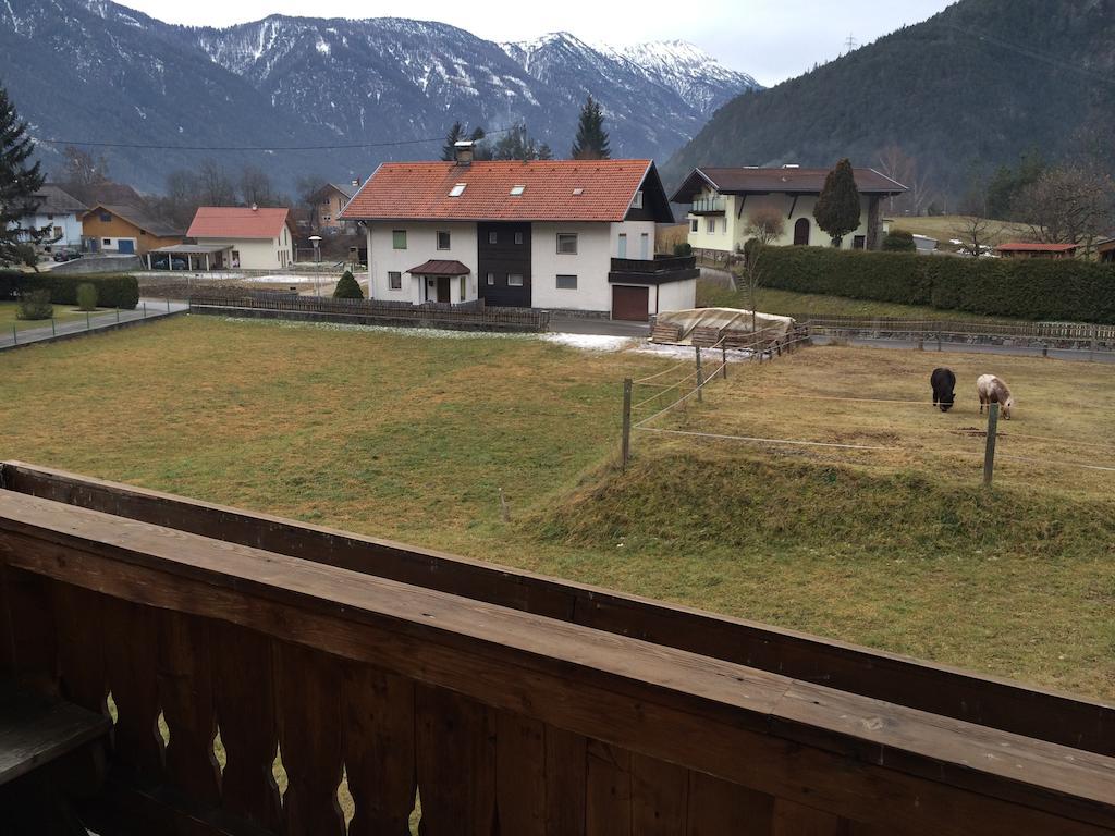 Haus Scholl Bed and Breakfast Nassereith Exteriör bild