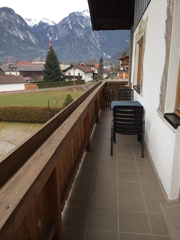 Haus Scholl Bed and Breakfast Nassereith Exteriör bild