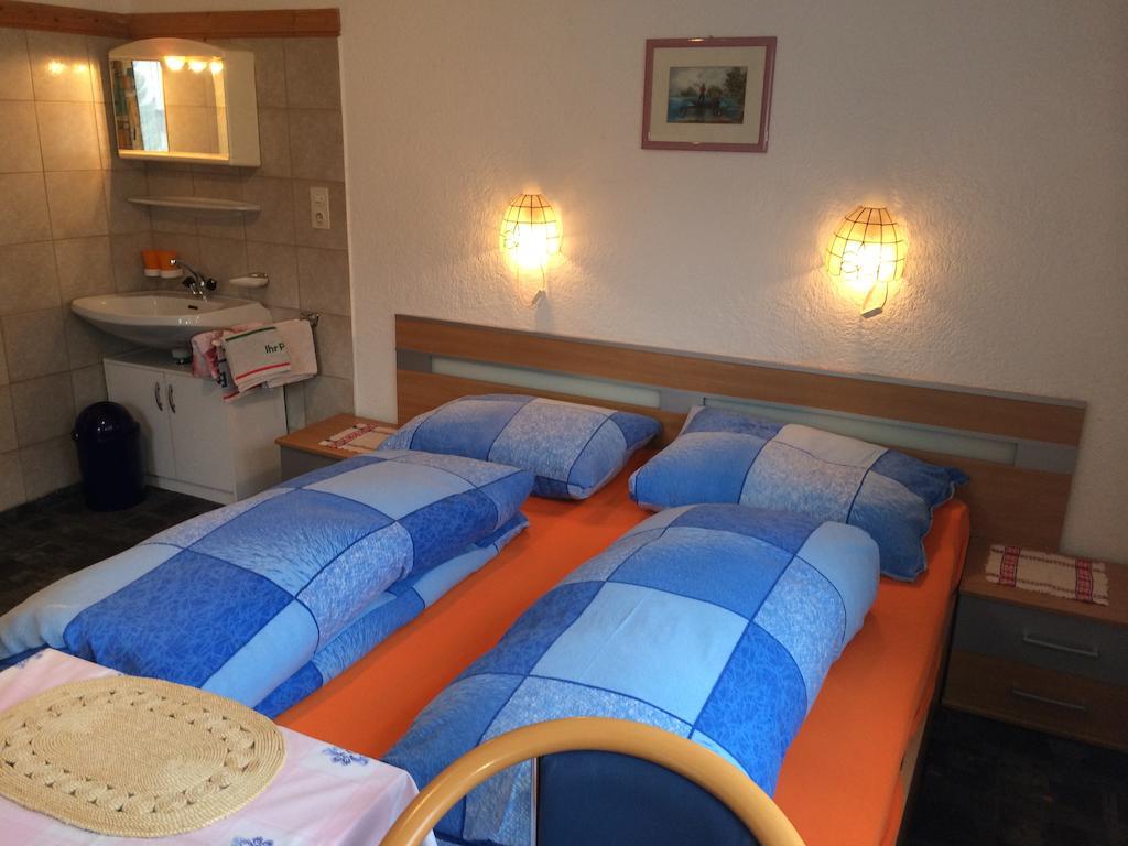 Haus Scholl Bed and Breakfast Nassereith Rum bild